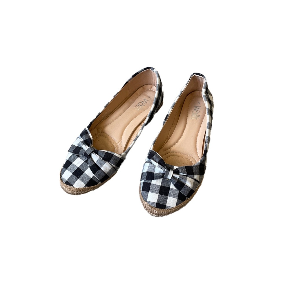 Canvas casual  Women's Checkered Flats in Black and White. Never used